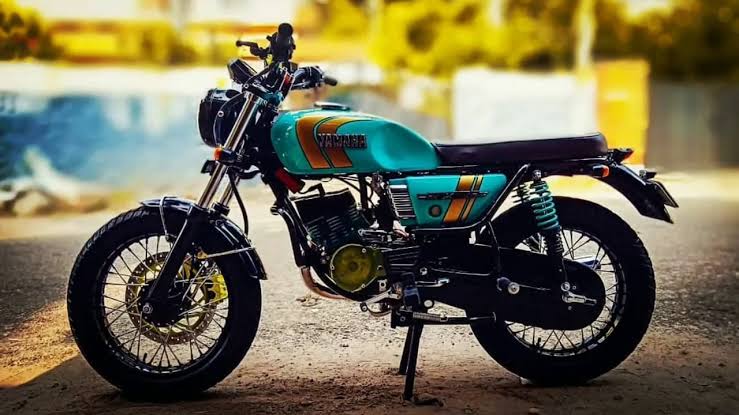 Yamaha RX 100 का नया रूप: दमदार फीचर्स और स्टाइलिश डिजाइन की जानें!