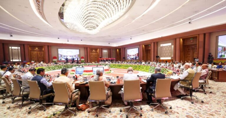 पीएम मोदी ने नीति आयोग की बैठक में कहा: 'टीम इंडिया से असंभव नहीं'!
