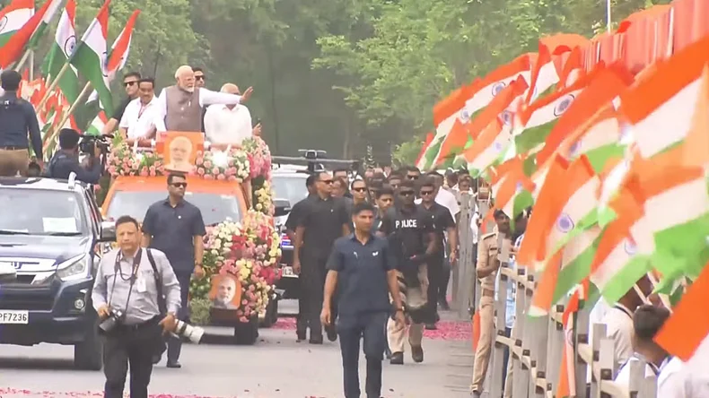 पीएम मोदी ने गुजरात को दी 5,536 करोड़ की सौगात, पाकिस्तान को दी चेतावनी!