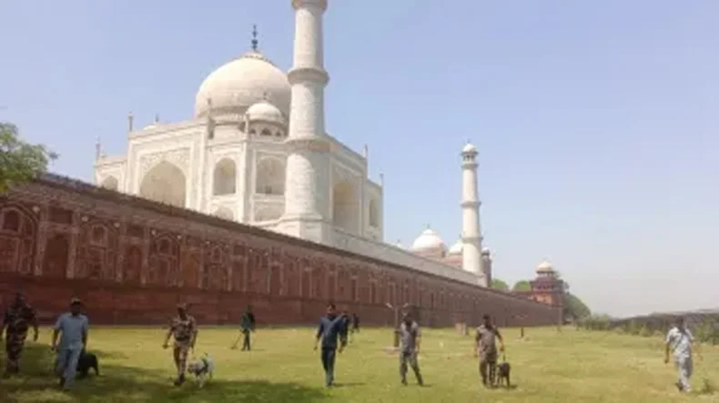 ताजमहल को उड़ाने की धमकी: केरल से आए ईमेल ने मचाई हलचल!