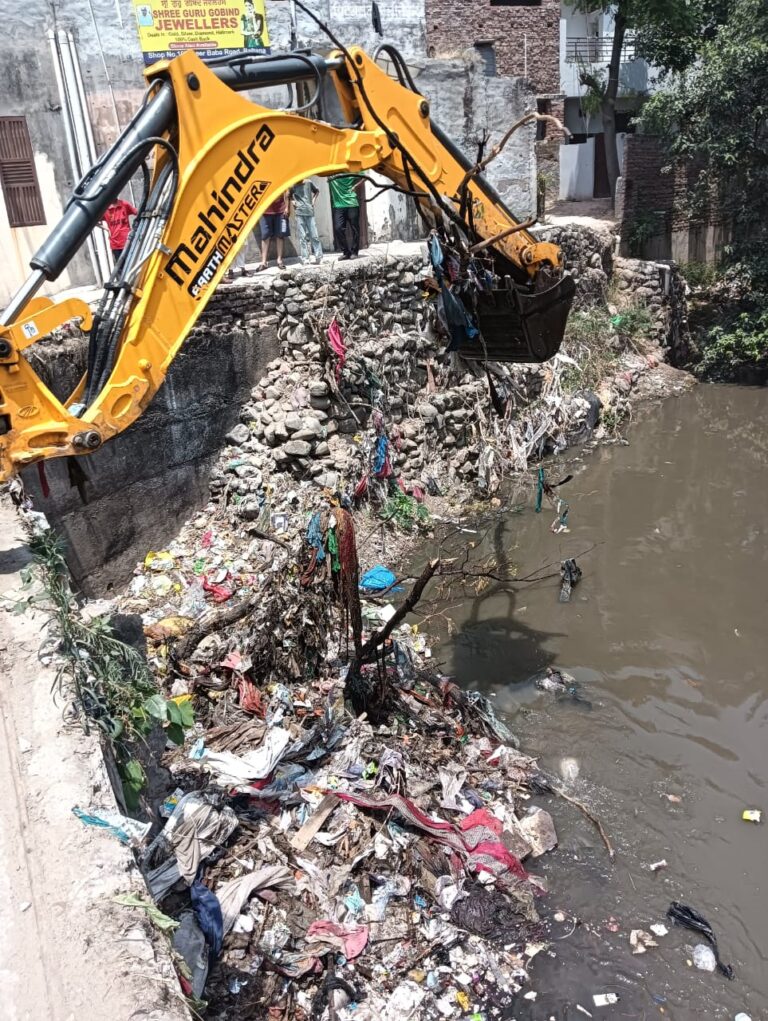 चंडीगढ़: रविंद्र एंक्लेव में नाले की सफाई से हल हुई पानी की समस्या!