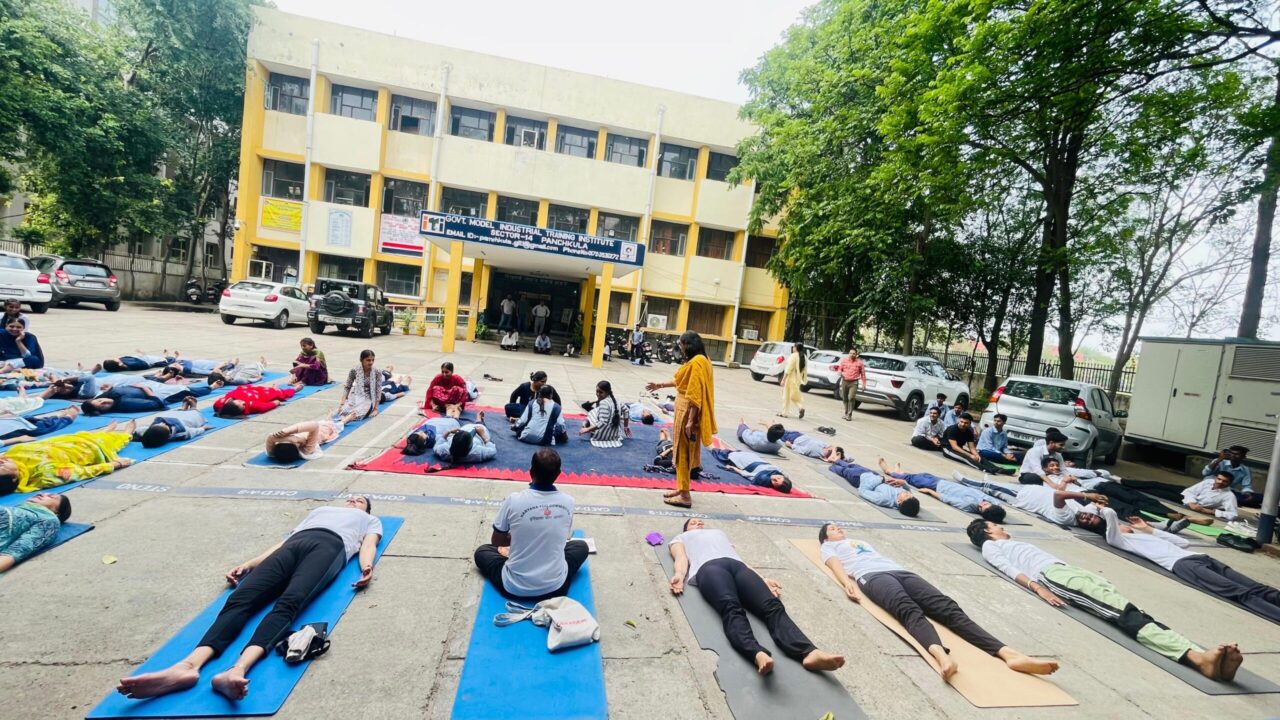 पंचकूला में योग शिविरों की श्रृंखला: जानें इसके लाभ और आयोजन की पूरी जानकारी!