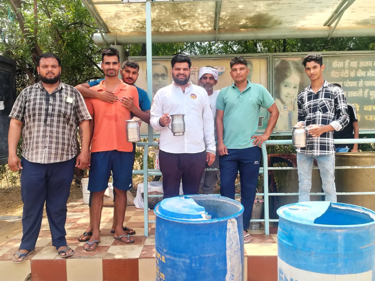 गर्मी में राहत: कनूका युवाओं ने लगाई मीठे पानी की छबील, लोगों की प्यास बुझाई