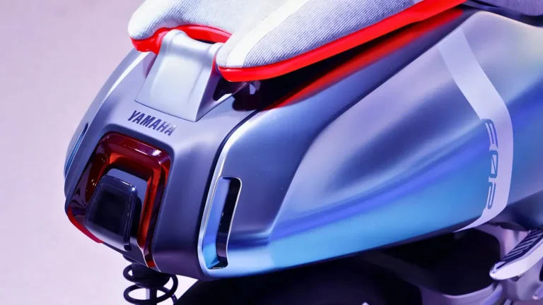 Yamaha E02 इलेक्ट्रिक स्कूटर: 200 किमी रेंज, प्रीमियम डिजाइन और कम कीमत!